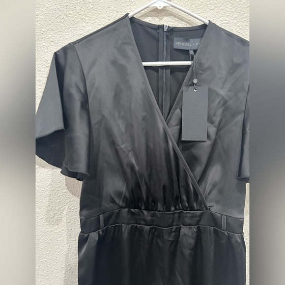 Kendall + Kyleigh black elegant jumpsuit size M NWT missing belt - Picture 2 of 4